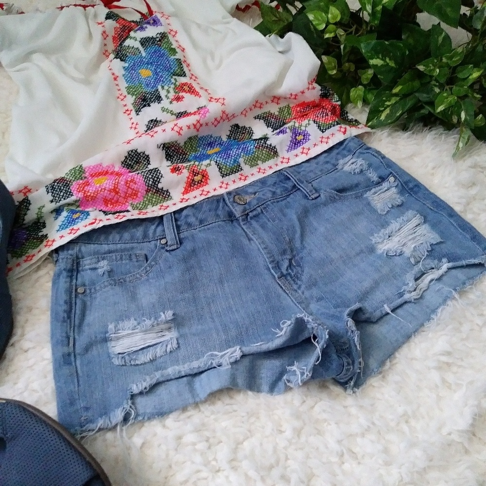 3/25$ Celebrity‎ pink cut off shorts jeans 10 12